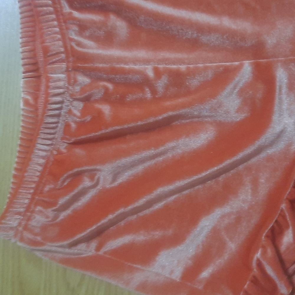 Velvet Ruffled Shorts - Picture 3 of 4